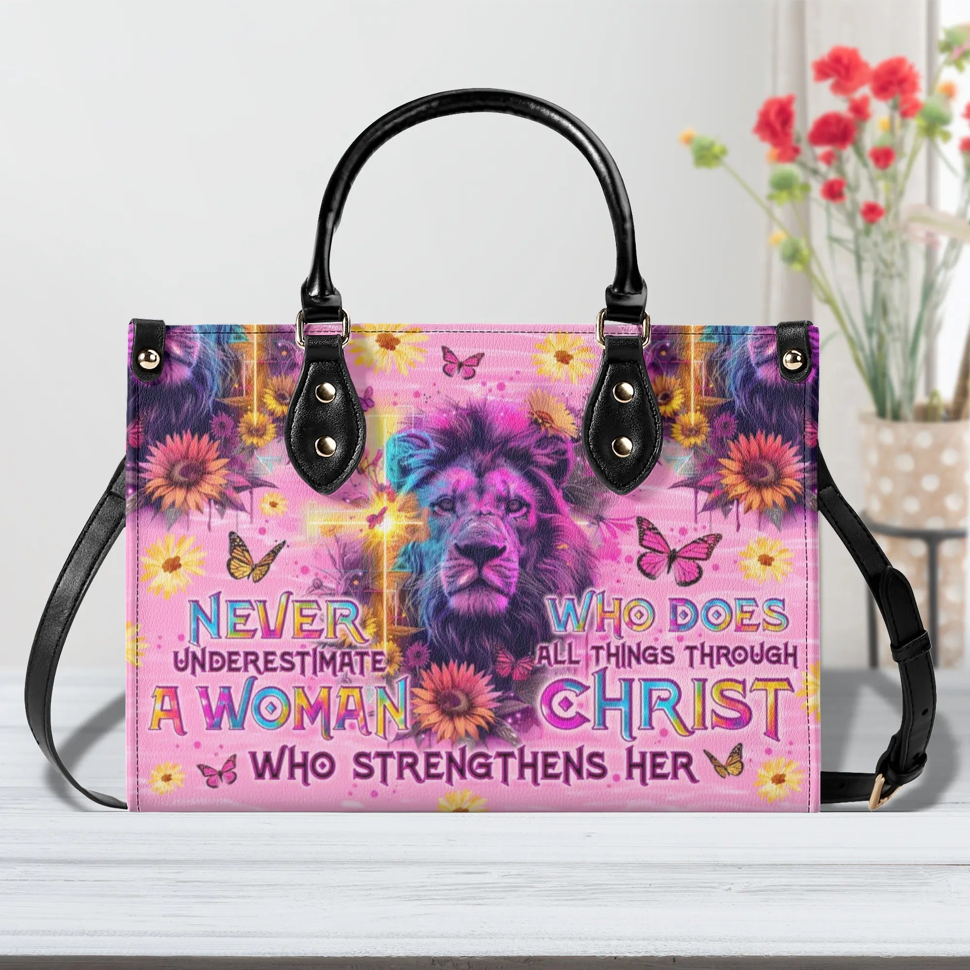 Never Underestimate A Woman Lion Leather Handbag - Tlno3105243